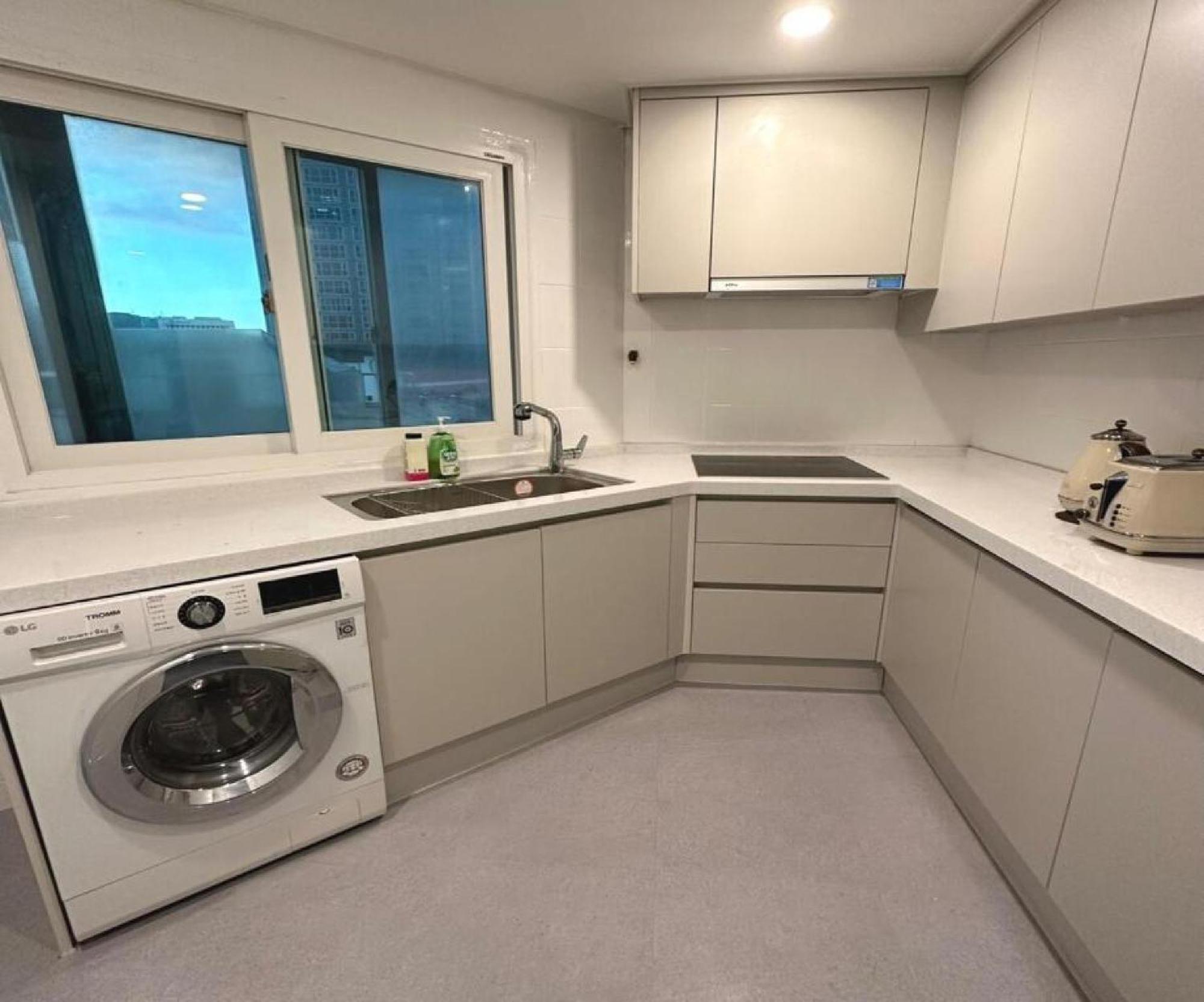 New Jins House - 5mins To Myeongdong Station, 3 Rooms, Big Living * Seoul