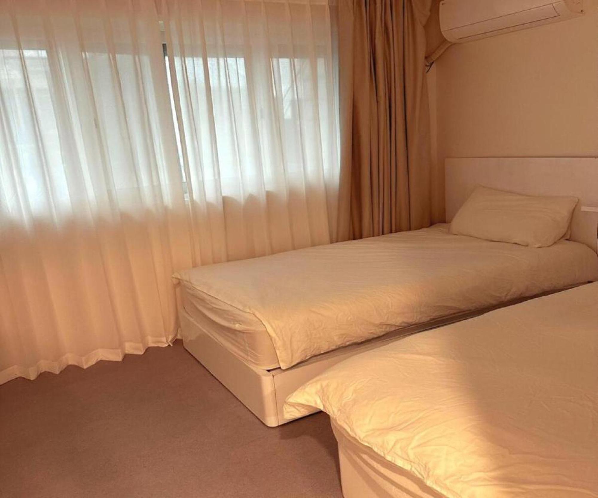 New Jins House - 5mins To Myeongdong Station, 3 Rooms, Big Living Apartment