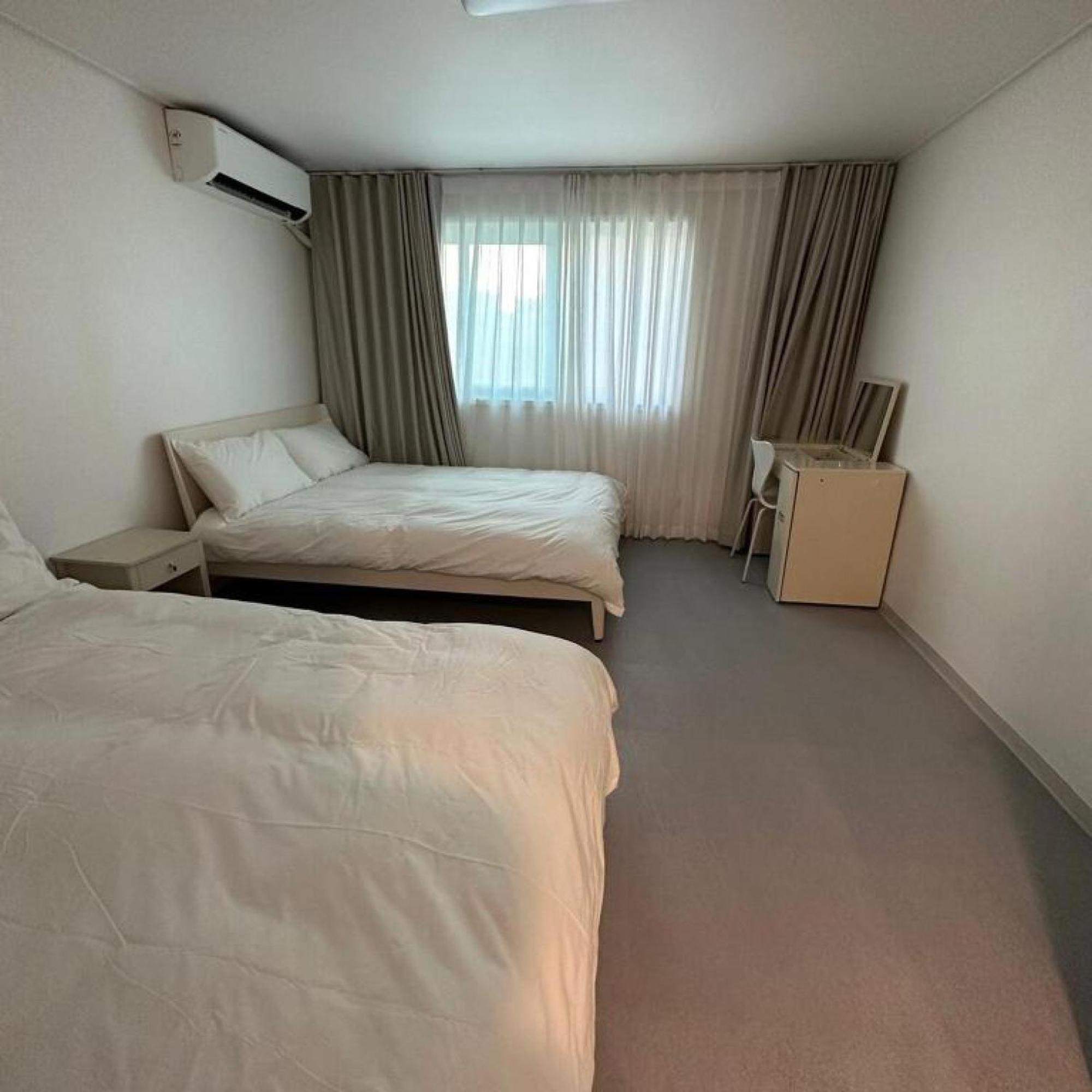 Apartment New Jins House - 5mins To Myeongdong Station, 3 Rooms, Big Living Seoul