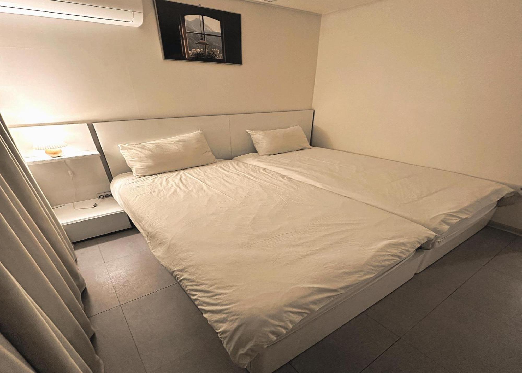 New Jins House - 5mins To Myeongdong Station, 3 Rooms, Big Living * Seoul