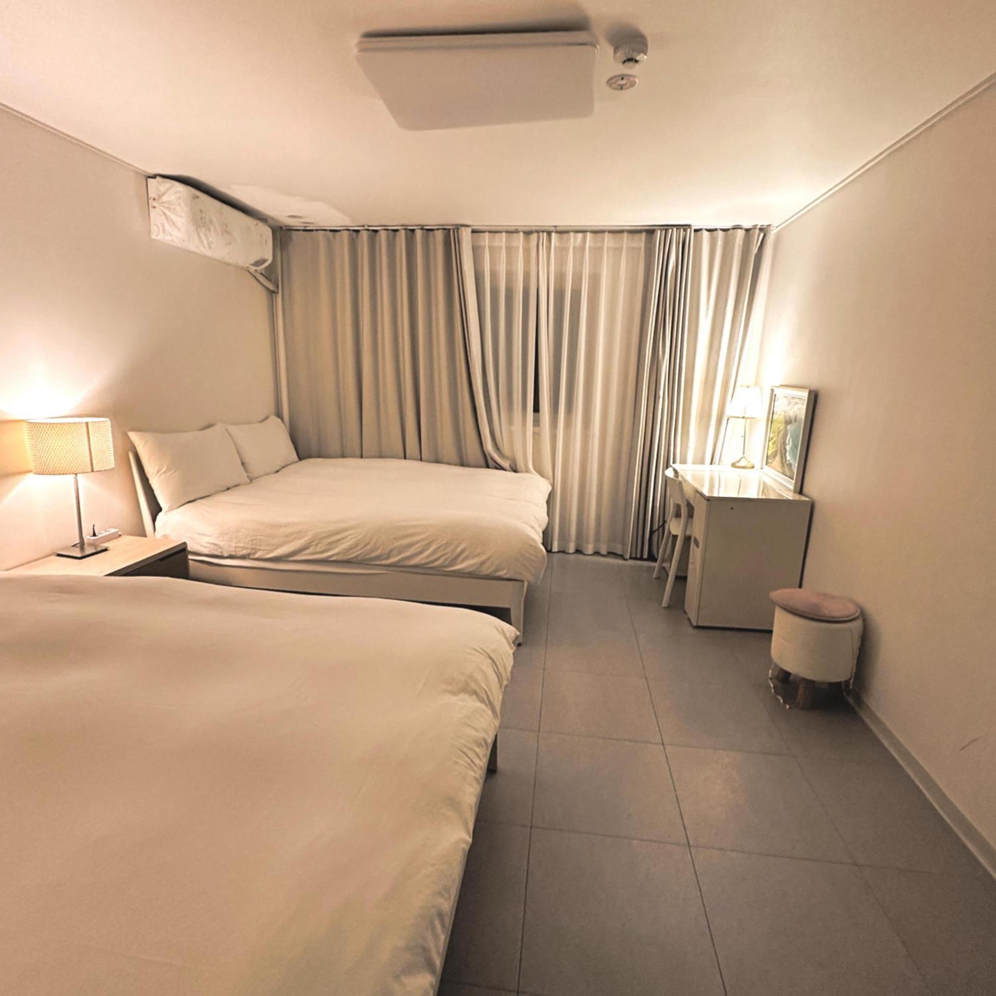 Apartment New Jins House - 5mins To Myeongdong Station, 3 Rooms, Big Living *